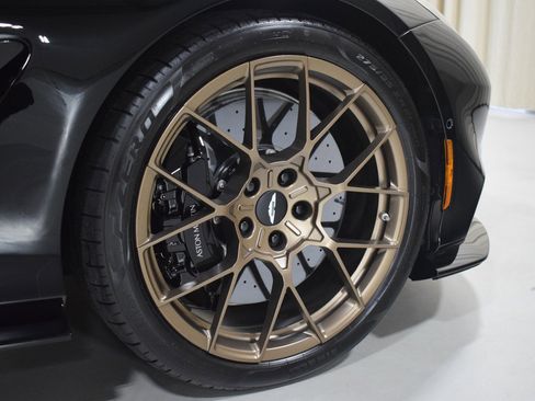 Used 2025 Aston Martin Vanquish image 17