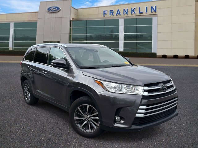 Used 2019 Toyota Highlander XLE FWD image 1