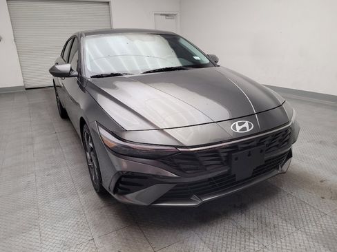 Used 2025 Hyundai Elantra SEL FWD image 14