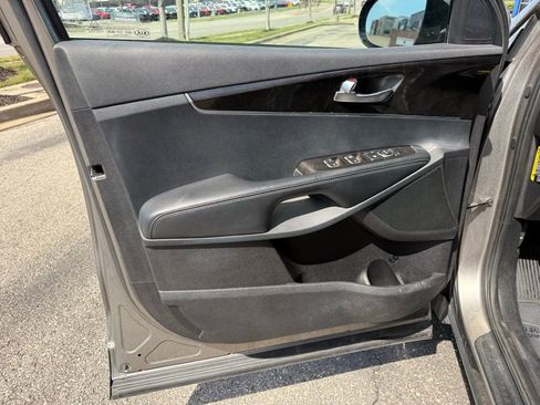Used 2016 Kia Sorento LX image 16