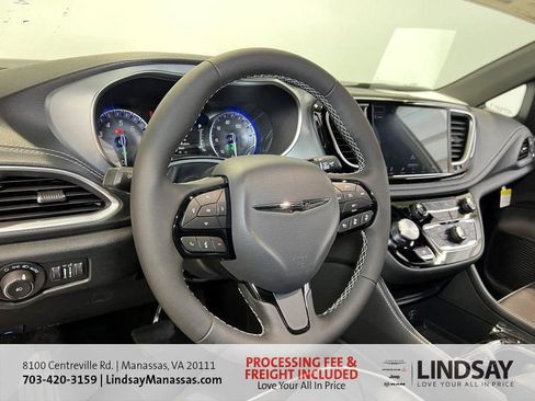 New 2026 Chrysler Pacifica Limited w/ S Appearance Package AWD/4WD image 26