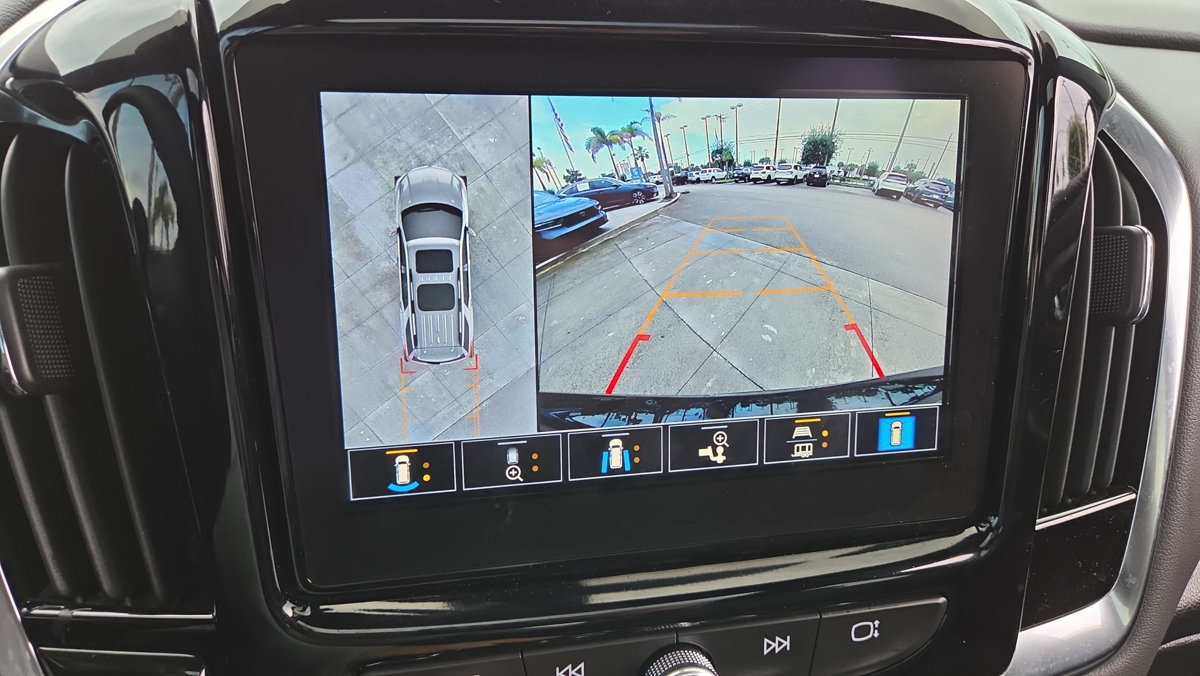 Used 2024 Chevrolet Traverse Premier w/ Redline Edition FWD image 32