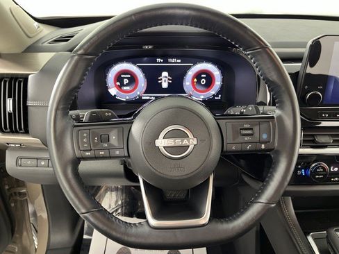 Used 2023 Nissan Pathfinder Platinum w/ Cargo Package AWD/4WD image 17
