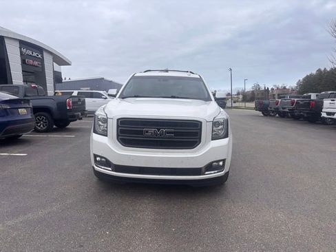 Used 2019 GMC Yukon SLT w/ Graphite Performance Edition AWD/4WD image 3