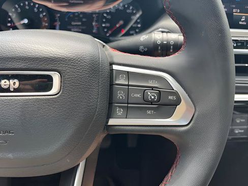 Used 2025 Jeep Compass Trailhawk AWD/4WD image 19