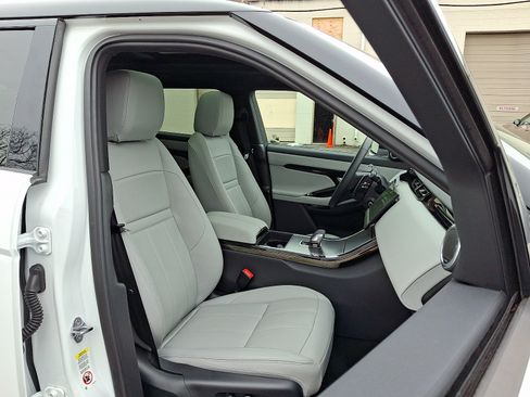 Used 2026 Land Rover Range Rover Evoque S AWD/4WD image 3