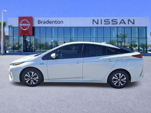 Used 2017 Toyota Prius Prime Plus FWD image 8