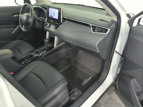 Used 2023 Toyota Corolla Cross XLE FWD image 34
