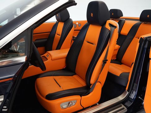 Used 2018 Rolls-Royce Dawn RWD image 10