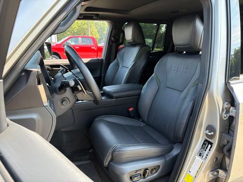 Used 2024 Lexus GX 550 AWD/4WD image 18
