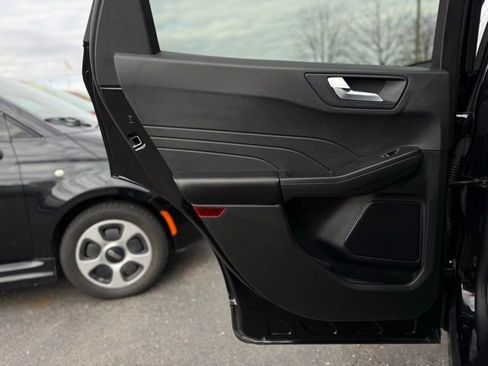 Used 2023 Ford Escape SE image 14