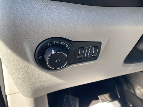 Used 2022 Jeep Compass Limited image 14