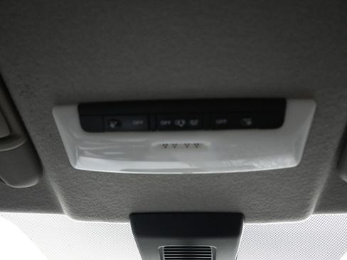 Used 2022 Nissan Kicks SR image 25