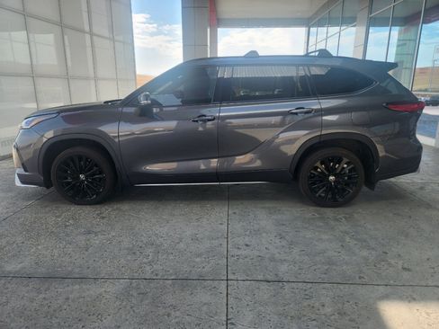 Used 2023 Toyota Highlander XSE AWD/4WD image 5