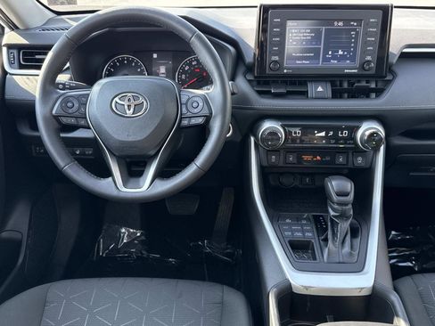 Used 2022 Toyota RAV4 XLE image 2