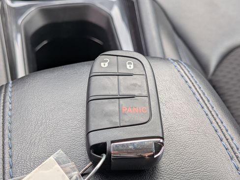 Used 2022 Jeep Compass Latitude image 32