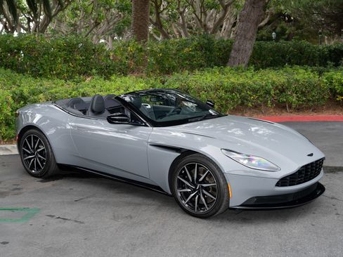 Used 2022 Aston Martin DB11 Volante RWD image 1