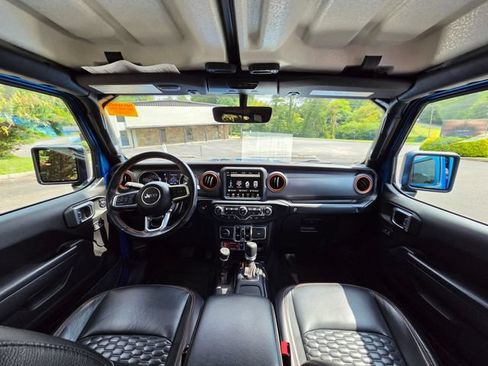 Used 2023 Jeep Gladiator Mojave w/ Cold Weather Group AWD/4WD image 28