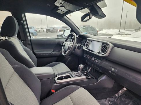 Used 2020 Toyota Tacoma TRD Sport w/ Technology Package image 11
