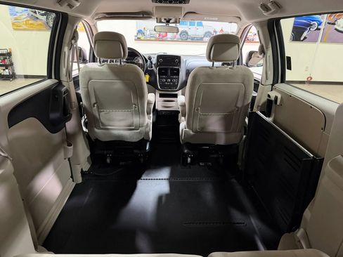 Used 2015 Dodge Grand Caravan SE w/ Quick Order Package 29E SE FWD image 27