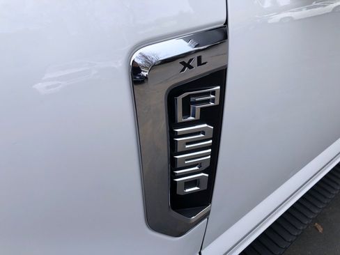 Used 2020 Ford F250 XL w/ Power Equipment Group image 12