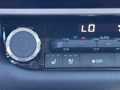 Used 2022 Toyota Tundra Limited image 21