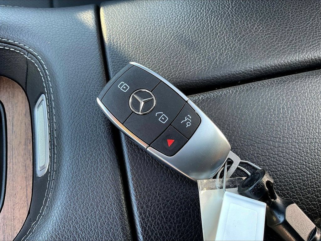 Certified 2025 Mercedes-Benz GLE 450 4MATIC image 37