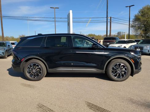 New 2026 Lincoln Nautilus Premier image 2