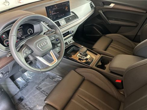 Used 2023 Audi Q5 e Premium Plus w/ Premium Plus Package AWD/4WD image 11