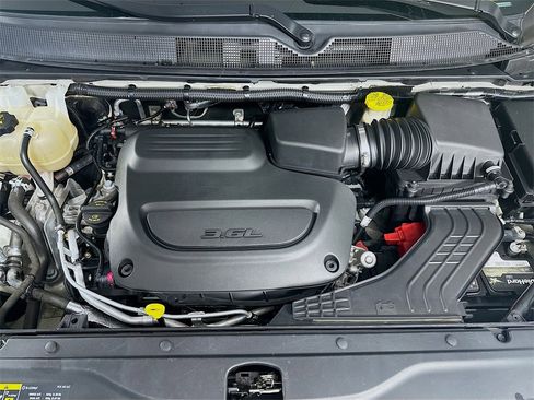 Used 2020 Chrysler Pacifica Touring image 31