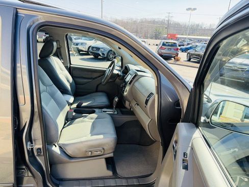 Used 2019 Nissan Frontier SL image 17