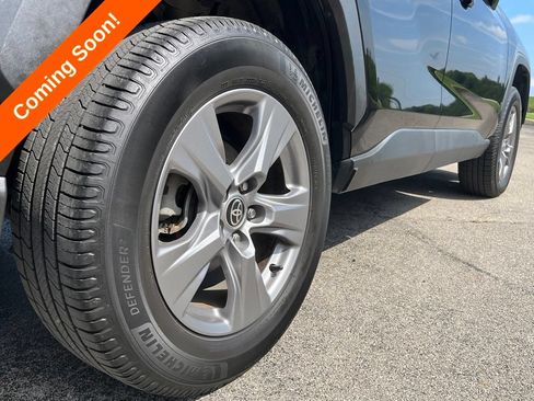 Used 2022 Toyota RAV4 XLE AWD/4WD image 14