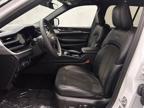 Used 2023 Jeep Grand Cherokee Trailhawk AWD/4WD image 12