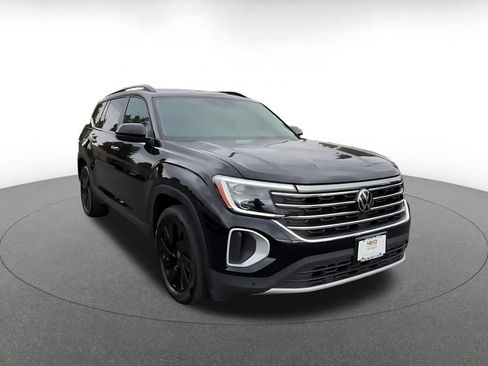 Used 2026 Volkswagen Atlas SE FWD image 3