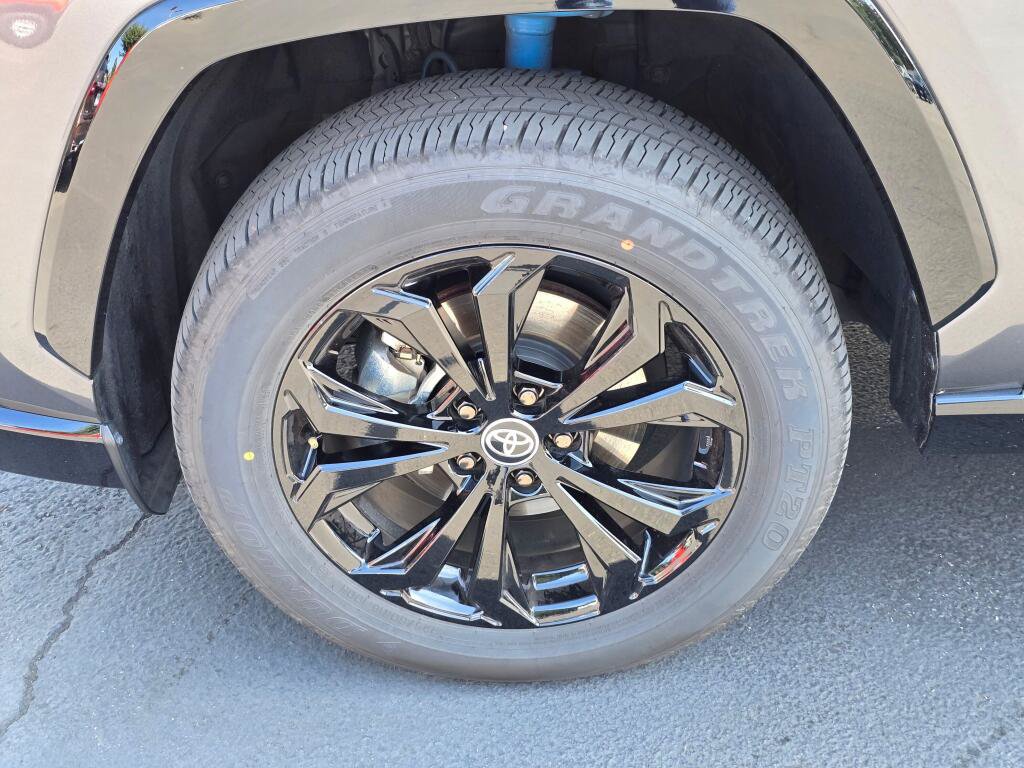 Used 2024 Toyota RAV4 XSE w/ Advanced Technology Package AWD/4WD image 17