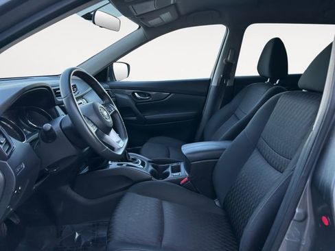 Used 2018 Nissan Rogue SV image 9