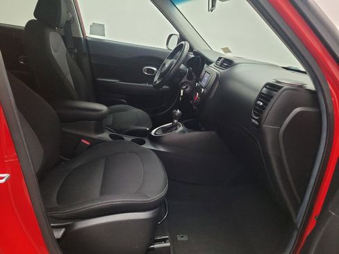 Used 2017 Kia Soul + FWD image 21