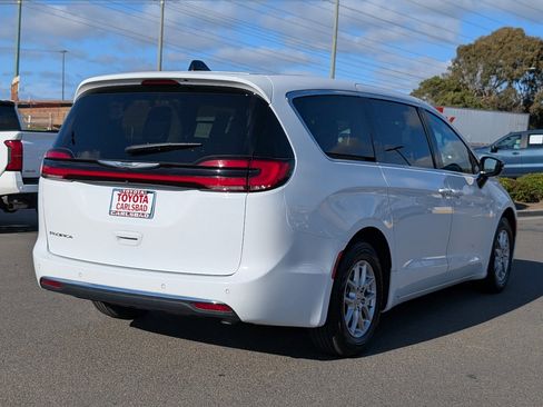 Used 2024 Chrysler Pacifica Touring-L FWD image 13