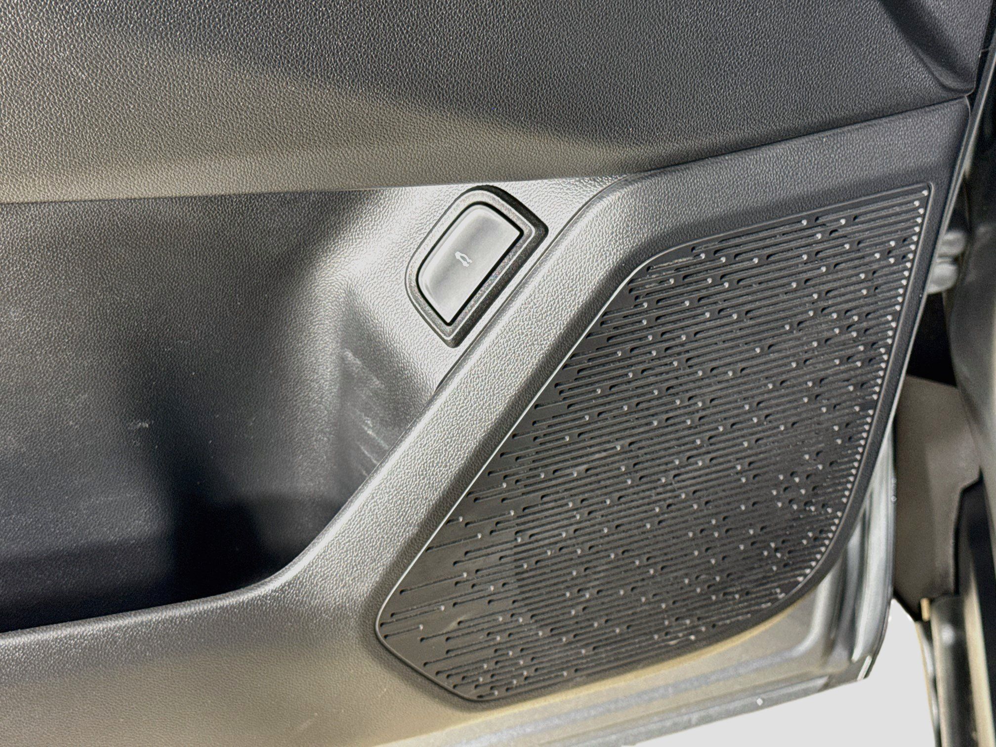 Used 2025 Chevrolet Equinox RS w/ Safety and Technology Package FWD image 21