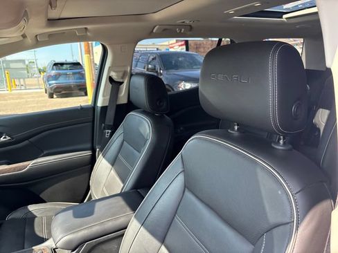 Used 2020 GMC Acadia Denali w/ Denali Ultimate Package AWD/4WD image 9