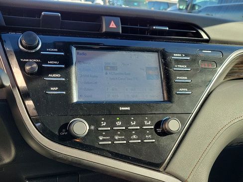 Used 2020 Toyota Camry LE image 27