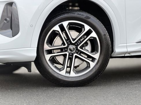 Certified 2025 Audi Q5 2.0T Premium Plus w/ Premium Plus image 2