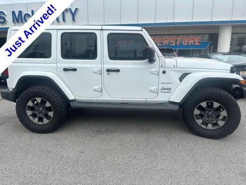 Used 2018 Jeep Wrangler Unlimited Sahara AWD/4WD image 2
