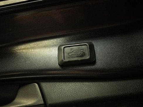 Used 2022 Toyota RAV4 XLE w/ Convenience Package FWD image 8