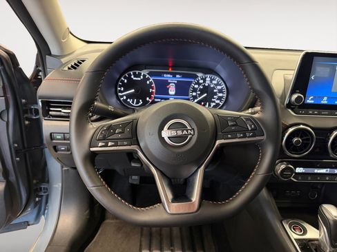 Used 2025 Nissan Sentra SR FWD image 14