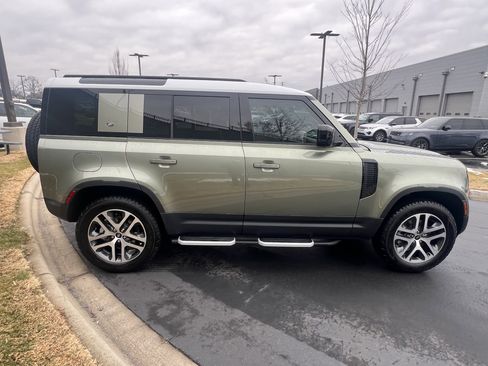 Used 2022 Land Rover Defender 110 S image 8