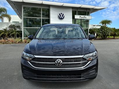 Used 2022 Volkswagen Jetta SE w/ Panoramic Sunroof Package