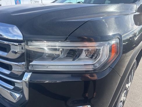 Used 2023 GMC Acadia SLT image 24