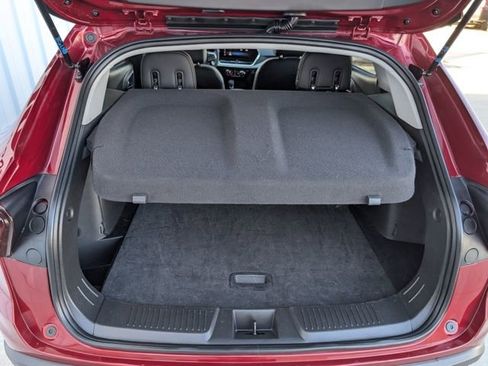 Used 2025 Chevrolet Trax LT w/ LT Convenience Package image 24