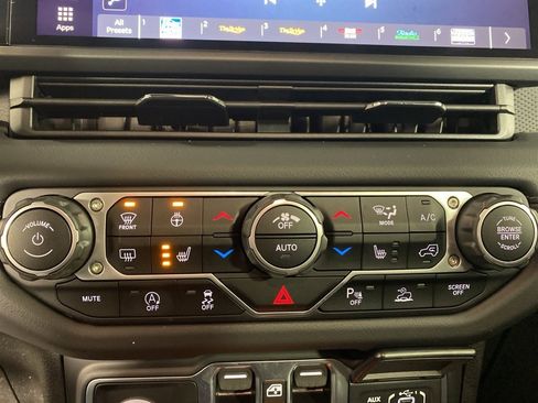 Used 2024 Jeep Wrangler Unlimited Rubicon w/ Safety Group image 5